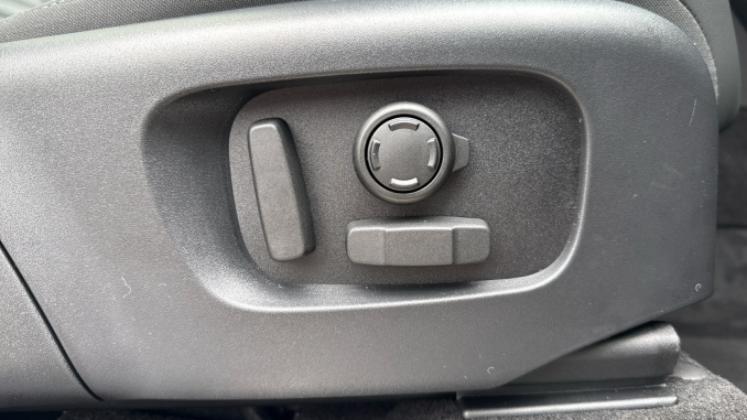 Land Rover Discovery Sport 1.5 P270e Metropolitan 5dr Auto [5 Seat] [NI] Station Wagon - Image 30